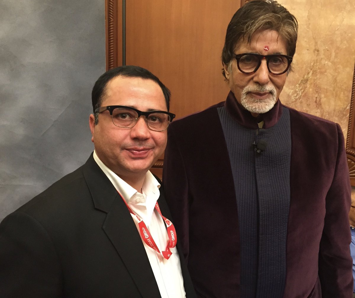 AtulPupnejaadv's tweet photo. Sweet Memories....⁦@SrBachchan⁩ ji...😊🙏🙏 https://t.co/3Zg2HKjeW0