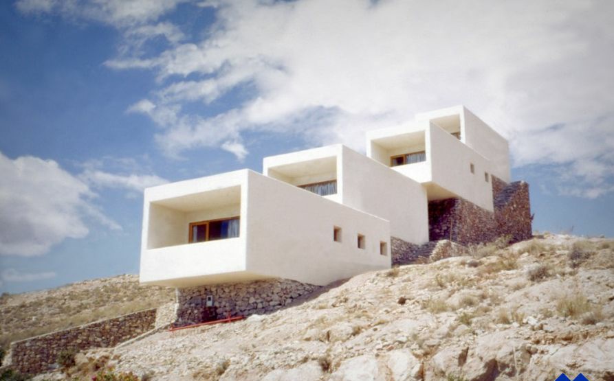 ¡Muy buenos días!
Hoy,en #ArquitecturasQueMolanYporqué os traemos otra obra de Miguel Fisac➡️ La vivienda Bahía Mazarrón.
Te contamos sus curiosidades en:

IG: ⬇️⬇️
instagram.com/p/CAuiJuzqYxo/…

FB: ⬇️⬇️
m.facebook.com/story.php?stor…

#horizontal #a2 #JuevesDeArquitectura #arquitectos