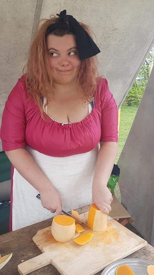 This week we feature one of the media team for #clapforkeyworkers. At events, Emma is found around campfires feeding the troops!
Emma mainly works for the DWP - thank you to all her colleagues for their hard work and dedication in supporting the public!

#regency #historywearsme