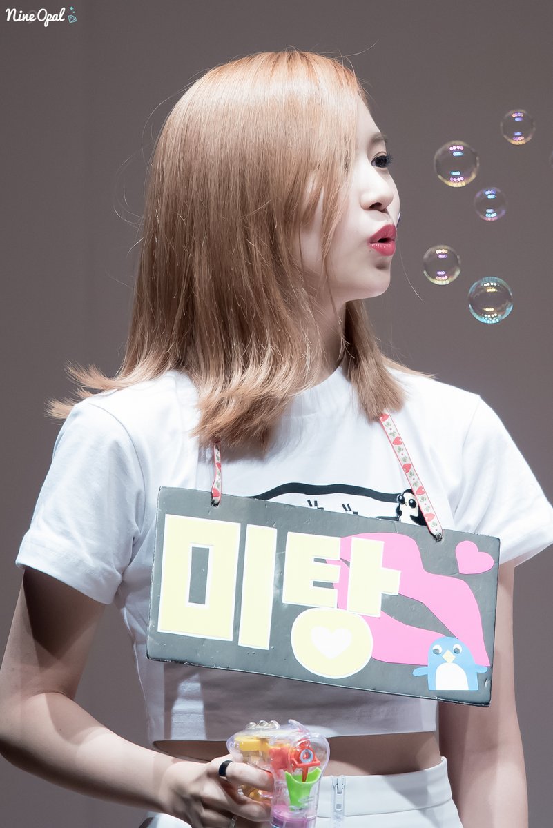 her face as the bubbles go further... noooo