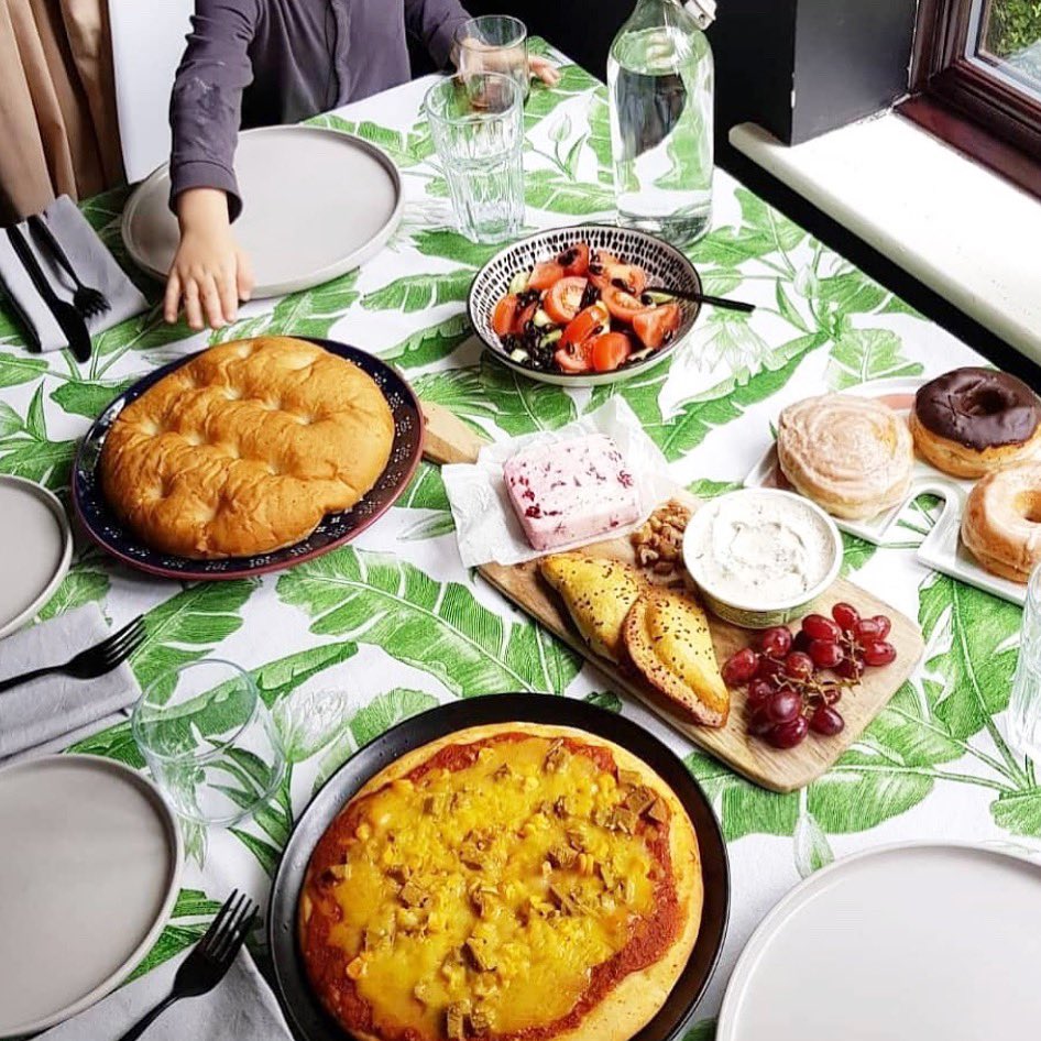 ShopicalPi2Life's tweet image. How delicious does this vegan feast featuring @OnePlanetPizza look?! Head to our blog to read our ultimate vegan pizza guide &amp;amp; grab yourself a cheeky discount for One Planet Pizza 🍕🌱 theveganfilter.com/blog/best-vega…

📷 by withloveandresa on insta