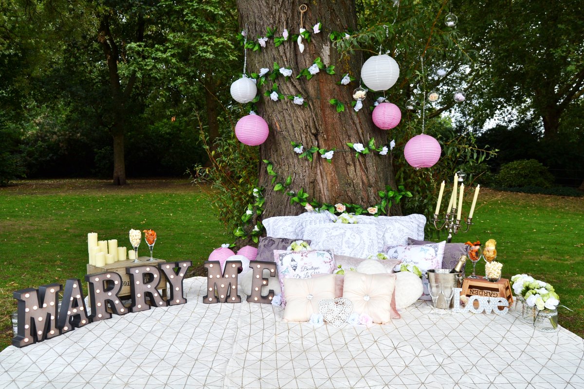 TheProposers's tweet photo. A picnic proposal in Battersea Park 😍 The couple went for a romantic stroll to the park and stumbled across this BEAUTIFUL set up 💕 They had complete privacy on a GORGEOUS hot day and were met with views of the fountains in the park and a playlist of her favourite songs playing https://t.co/3Vd1G0lJaK
