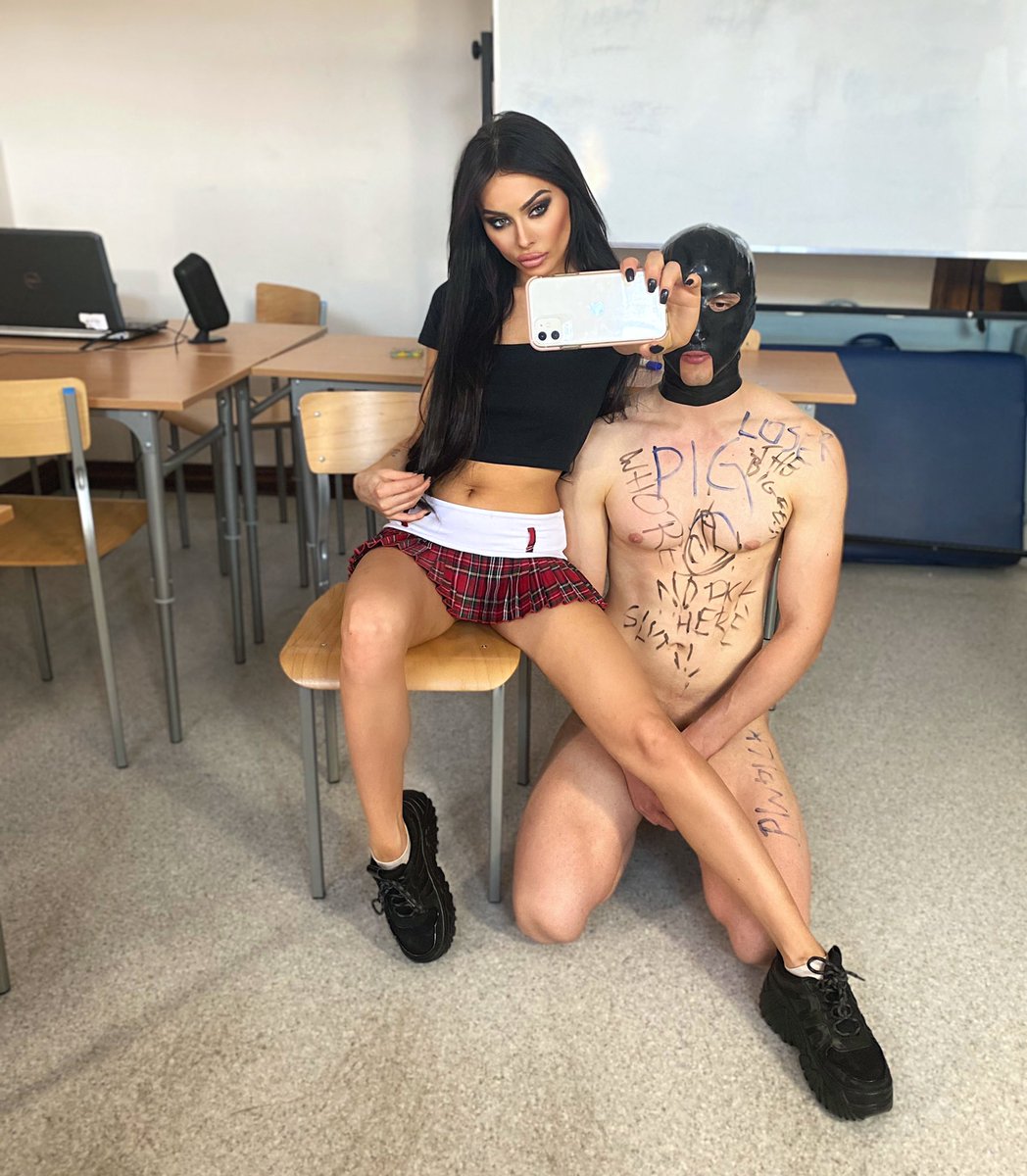 If you want to see how mean schoolgirl using her loser friend in the school...