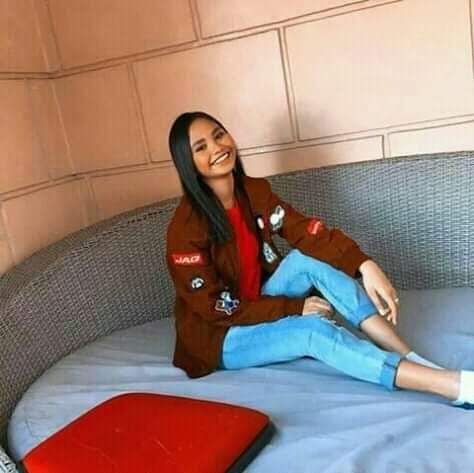 DivineMelly's tweet photo. Everyone 
Need a hug. So here a
Hug from me to you!
     I MISS YOU! 

@theyenquirante 
@starhuntabscbn 

RareBeautyOf  YENQUIRANTE https://t.co/R5ShGpMP4d