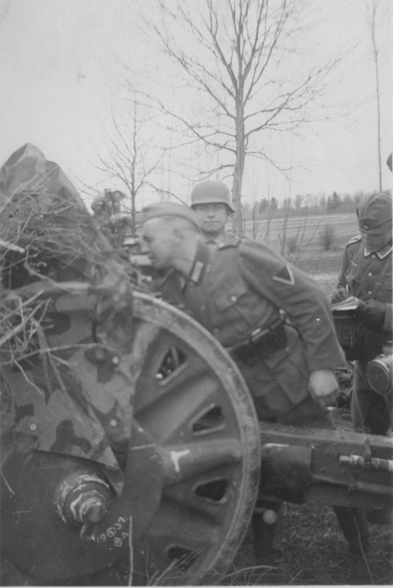  #Ypres1940: The caption on these is 'near Poperinghe' and they show a Wehrmacht artillery unit in action in May 1940.