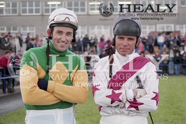 #FromTheArchives 25 years ago today.
Brothers in <a href="/DunravenArms/">The Dunraven</a> Louis &amp; Brian Murphy before going out to ride at the old Limerick Racecourse in Greenpark. healyracing.ie