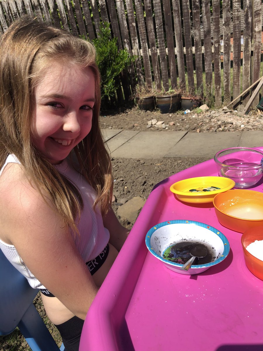 Mrs_NBarber's tweet photo. @EGPA_Y3_4 maisy loved our science experiment this morning. We learnt about dissolving solids into liquids. We did the experiment twice, once in cold water and once in hot water https://t.co/I6ZCgDVKBZ