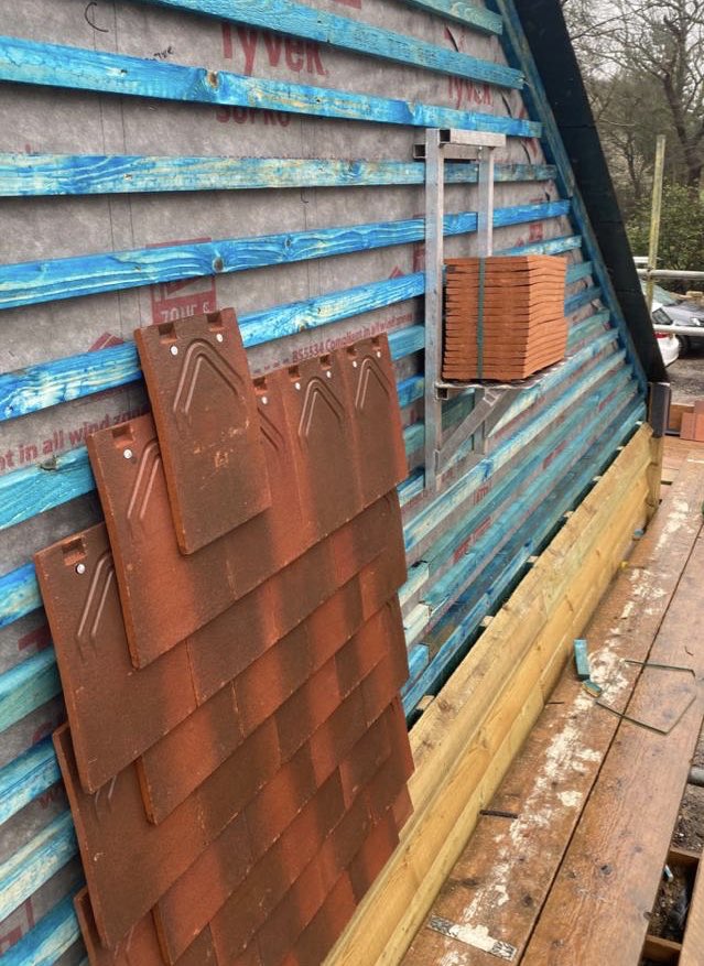 InfoScaffmate's tweet photo. Today we would like to introduce our latest product to the market. 
The Tile Cradle is an innovative product that allows you to work efficiently when carrying out vertical tiling by reducing the bending and lifting of individual tiles. 
The Tile Cradle is a light weight aluminium https://t.co/xjcuAwVETs