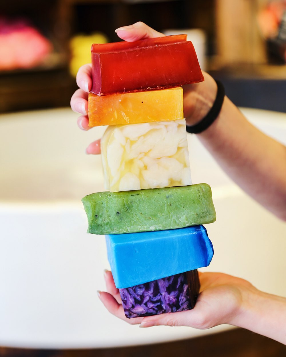 ラッシュ 石けん | 天然成分で肌に優しいボディケア | LUSH｜コスメ・美容