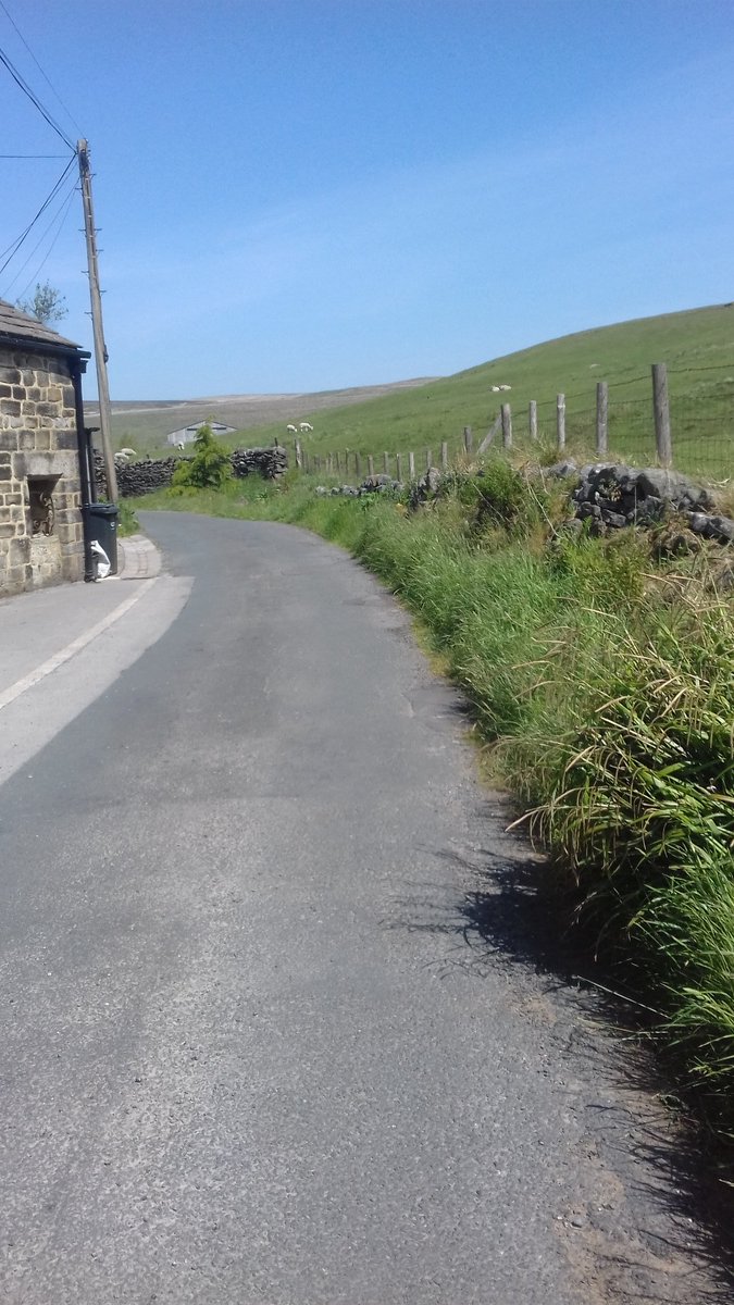 CMBC_CPT's tweet photo. On patrol around Crimsworth adhere the countryside rules NO BBQ'S, Take your rubbish home , keep dogs on their leads.
Respect the residents
@CMBC_CSRT
@Calderdale
@Suewarden306
@wardenseb324
#keepcalderclean https://t.co/EywfpSyh6R