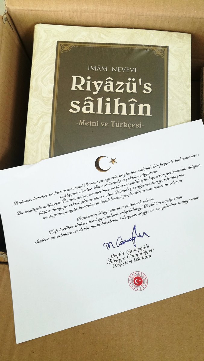 BraAy20's tweet photo. @SRiyazu taze taze sıcağıyla gelen kargom. Rabbim ilmimizi artırsın ve ilmiyle amel edenlerden eylesin. Gönderenlerden ,vesile olanlardan  emeği gecen herkesten Allah razı olsun.... https://t.co/xw6izt69UM