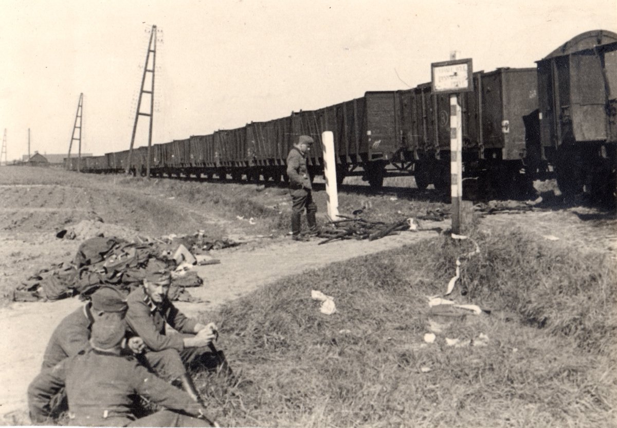  #Ypres1940: On the Ypres-Comines Railway line the Belgians helped the BEF by blocking the line with trains. These photos near Hollebeke show the aftermath of this.