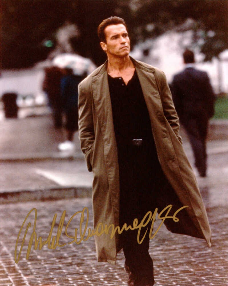 And while I'm at it, Eraser isn't just HUGELY underrated, but also features some of  @Schwarzenegger's best coat-wearing ever.Syle icon.