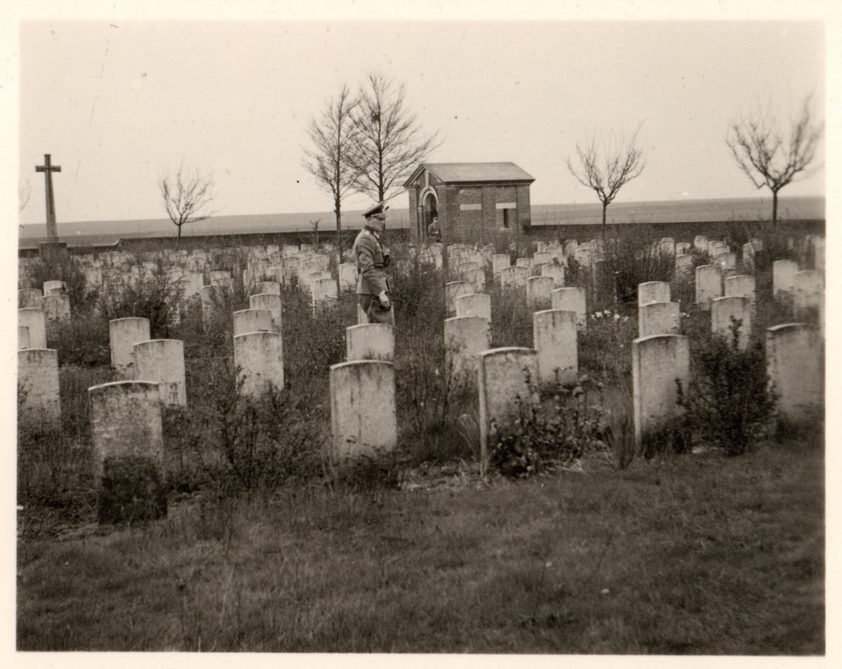  #Ypres1940: And cemeteries from the Great War found themselves in the midst of the fighting, and then were visited by the German occupying forces.