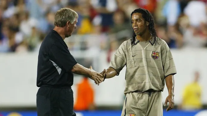 What if Man Utd Had Actually Signed Ronaldinho in 2003? [a thread]