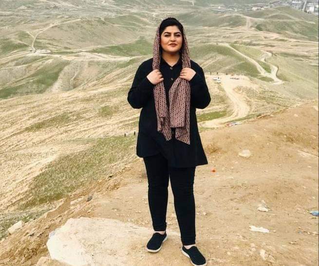 ځان بې درده ښودل: د درد له تحمل نه هم سخت دی.
تاسی ته خایسته ژوند غواړم 😢