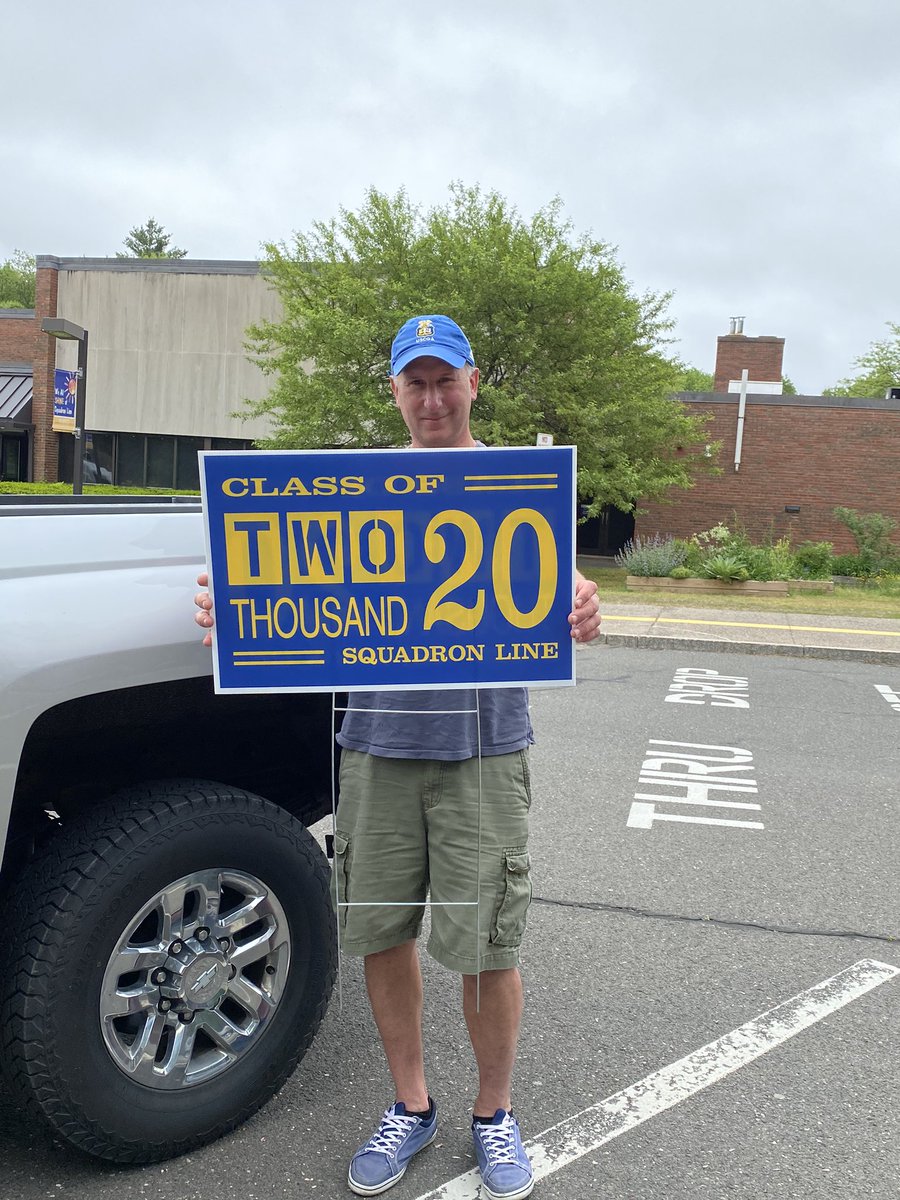 SQLShine's tweet photo. Off to deliver signs to our graduating 6th graders! Congrats SQL class of 2020 our ❤️’s are with you! https://t.co/a7UlBzFYxY