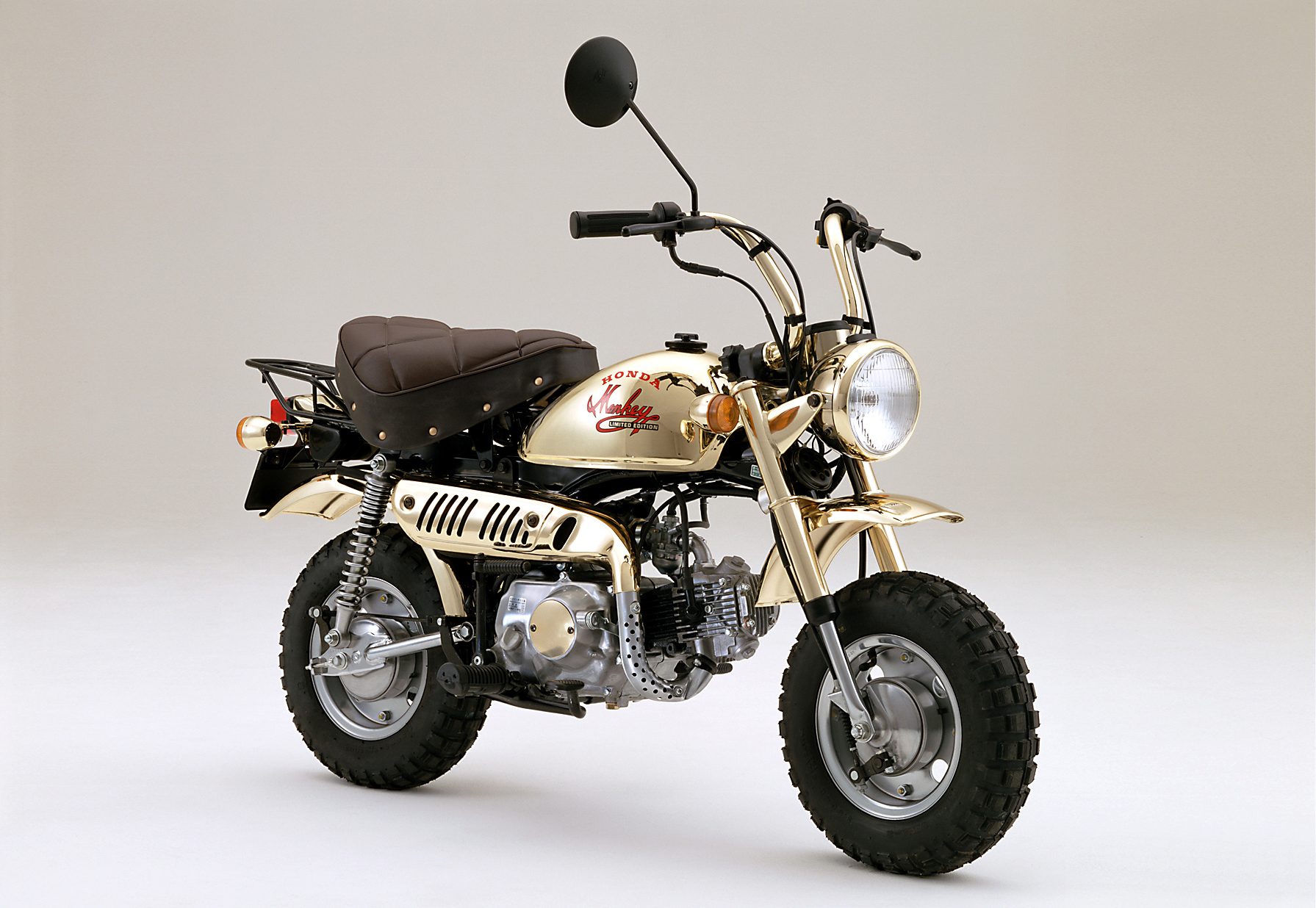Twitter 上的 Honda History 歴代ホンダバイク 1980年代 Monkey A Z50j Limited Edition 84 1984年10月 個性的なレジャーバイクとして好評の50ccバイクホンダ モンキー の ゴールドメッキ仕様 を限定販売 空冷4サイクル単気筒ohc 排気量49cc 最高出力