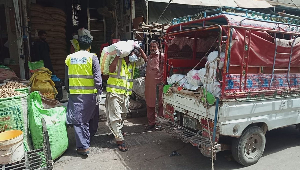 malak_rai's tweet photo. Save the Lives Foundation performing relief actvities during lockdown situation at Hyderabad. 

Following Govt  SOP against Covid-19 pandemic outbreak.

https://t.co/T8LRDqL4n0 https://t.co/SqQdGa60BE