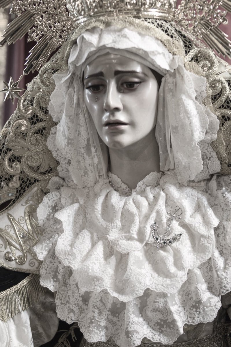 Desde aquí queremos pedir a Nuestra Madre que acoja a los cerca de 30.000 fallecidos a casa de la pandemia que ha azotado nuestra tierra, que encuentren en Nuestra Madre refugio para esperar y que nos siga dando a todos Esperanza.