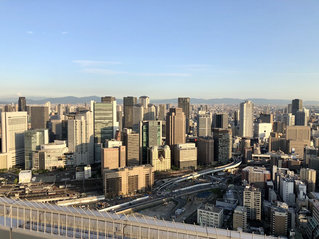 kuchu_teien's tweet photo. 今日は朝から凄い良い天気！
景色バッチリなので沢山のお客様に来て頂けるかな！？って思っていたらなんとこんな感じでした🤣
#ソーシャルディスタンス 対策万全の #空中庭園 に皆さま是非お越し下さいっ！
#梅田スカイビル https://t.co/blVIlFR6Hz