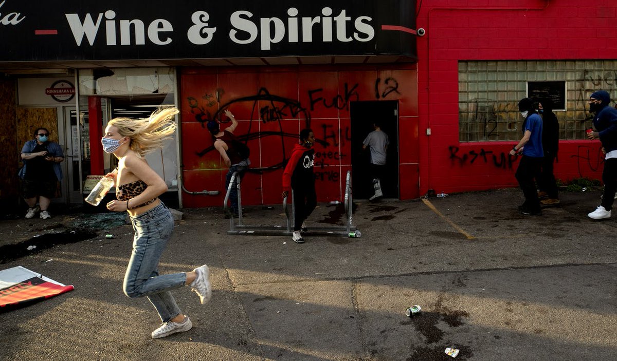 StarTribune's tweet photo. THE LATEST: Minneapolis shuddered with violence overnight as rioters ignited fires and looted stores all over the city, in contrast to the mostly peaceful protests outside of a South Side police station over the police killing of George Floyd. https://t.co/nIBZtLm7kE https://t.co/Afy3U08z8C