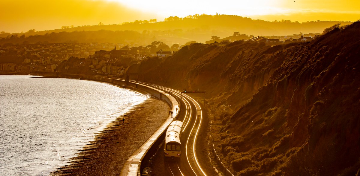 CJRich40106's tweet image. Devon Delights in Dawlish @GWRHelp  February 2020 @DawlishBeach #GWR #Class143 #LangstoneRock #sunsetphotography #Dawlish 
flickr.com/photos/cj_rich/