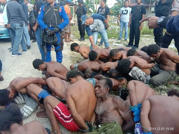VeronicaKoman's tweet photo. West Papuans in the hands of racist Indonesian state

#BlackLivesMatter https://t.co/N7kl3ptzb5