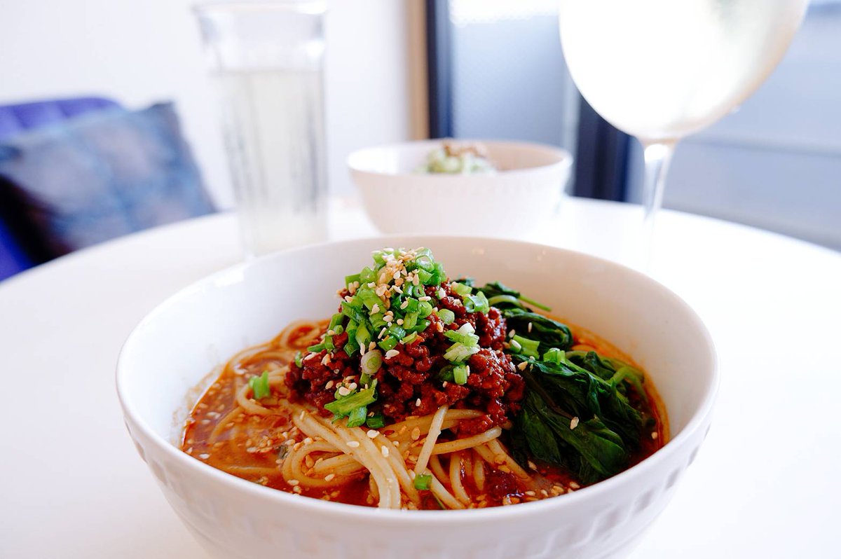 ヤムチャって知ってっか??
そうだ、ブルマの元彼で浮気癖が酷くて破局したやつだ。

アイツは昔、相棒のプーアルと盗賊やってたんだ。

あいつらと関係ぇあるか分かんねぇが、タンタンメンを作ったぞ!!

中華麺が無ぇ時は、パスタを重曹入りのお湯で茹でると中華麺になっぞ!!