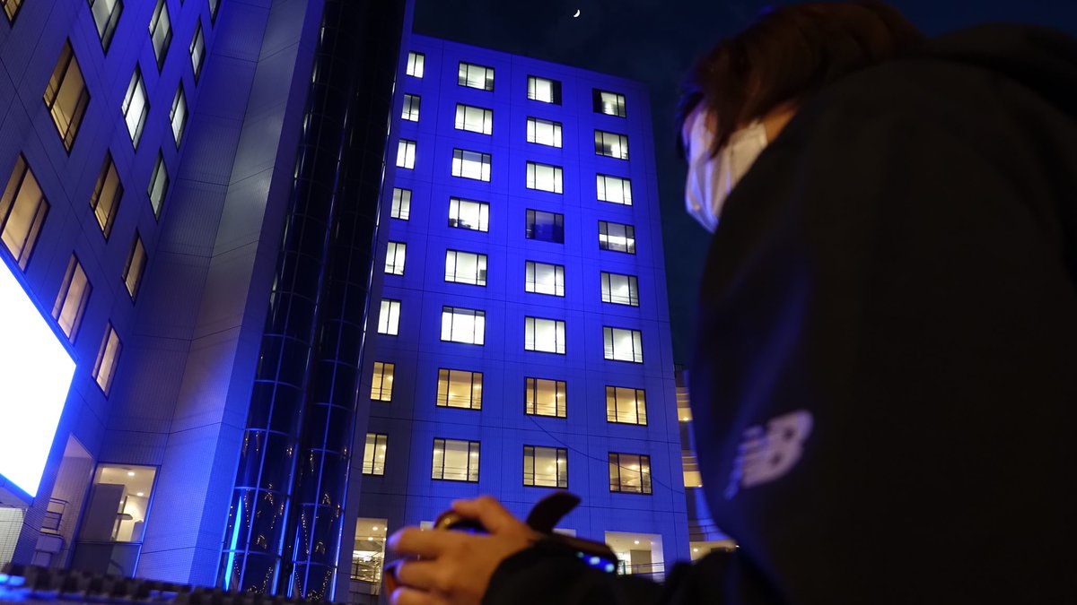 technos_kogaku's tweet photo. 「LIGHT IT BLUE」は毎週木曜日に世界中で行っており、本校も本日ライトアップしています。
緊急事態宣言は解除されましたが、今後もライトアップ以外にも形を変えて私たちにできることは何かを考えていきたいと思います!
#technos_LightItBlue
#makeitblue #lightitblue
#医療従事者にエールを https://t.co/Q1nthfLrIc
