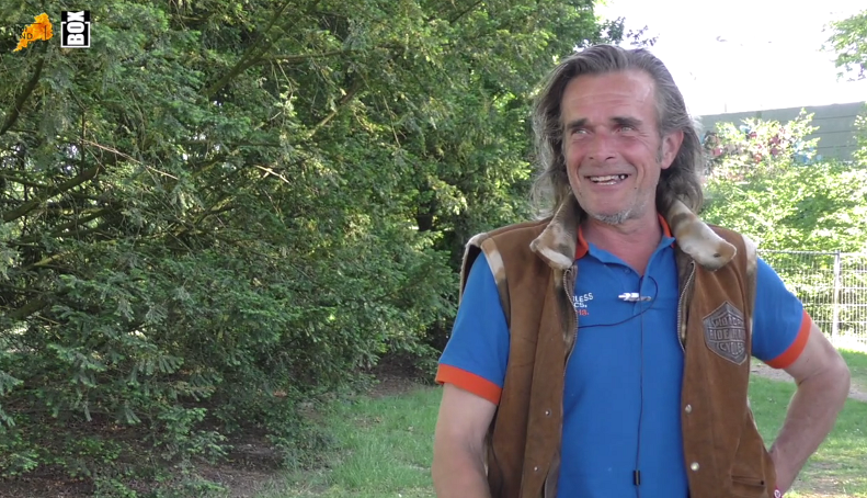 Deze video laat het verhaal zien van Nills, Maikel en Pim. Zij zijn straatcoaches bij Stichting Ervaring die Staat in Eindhoven. Stichting <a href="/OOTBTV/">Stichting Out of the Box TV</a> en MIND lopen een dag en een avond met hen mee: youtube.com/watch?v=JjIewf…