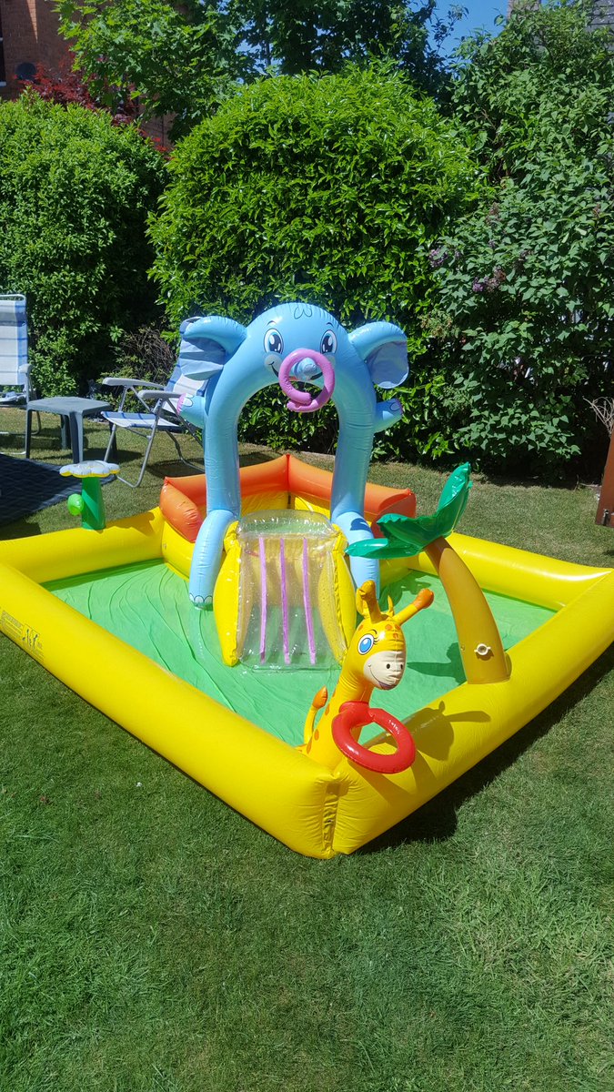 Cartmells_Becki's tweet image. Planned a long walk in the lakes today but decided it was too hot for little one. Day in the garden with the paddling pool instead #lockdownlife #summer #paddlingpool #annualleave