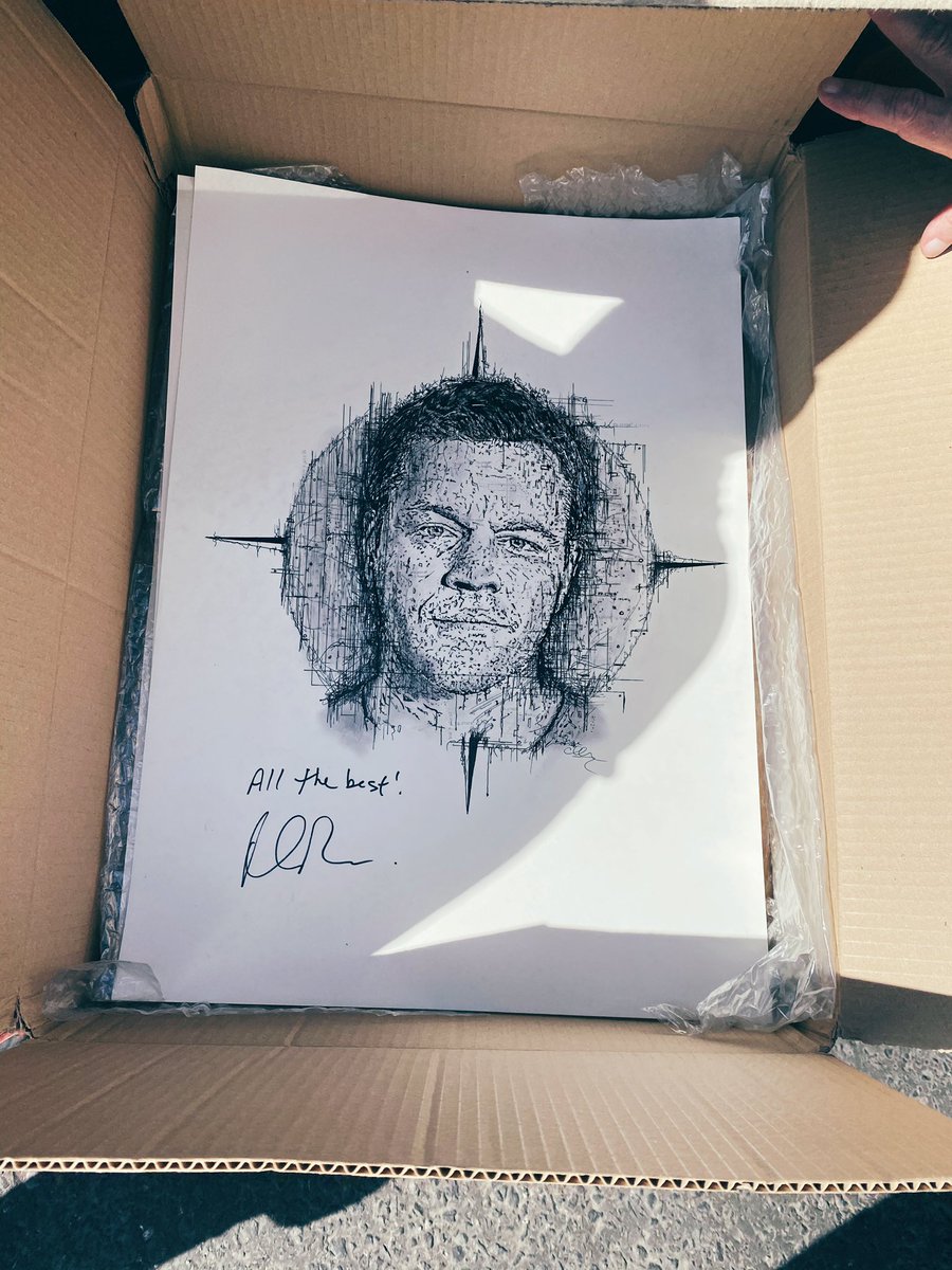 During this pandemic, I’ve been drawing portraits of people that were symbolic of the pandemic in Ireland. Two weeks ago, I drew Matt Damon. Matt SIGNED THE DRAWING for me and we are raffling it for  @PietaHouse - entries are €20, and here’s a link:  https://www.gofundme.com/manage/matt-damon-portrait-for-pieta