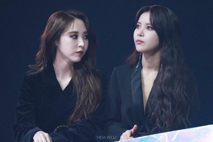 picmoonsun's tweet photo. you're in love. we get it, moonbyul 😍 https://t.co/KZ8RugzDSb