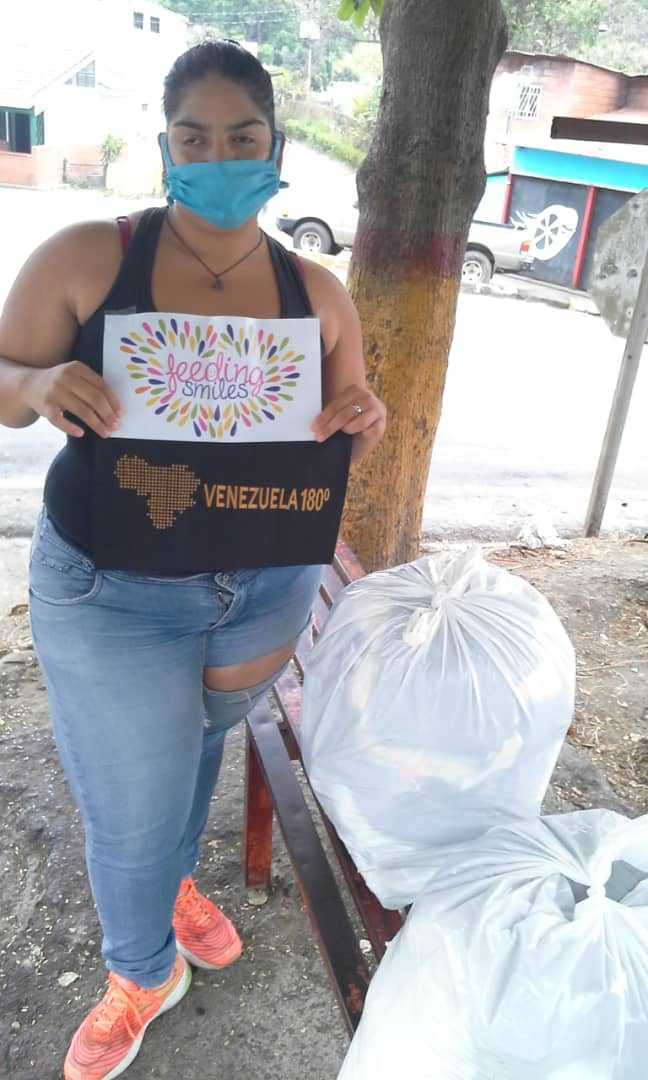 Venezuela180deg's tweet photo. Small acts of kindness like checking in on a neighbour or donating to a food bank make a world of difference in times like these. 

Help us provide necessities to at-risk families during the COVID-19 pandemic at https://t.co/3DfuiNb3js

#venezuela #covid19 #feedingsmiles https://t.co/HV0LnbRhxM