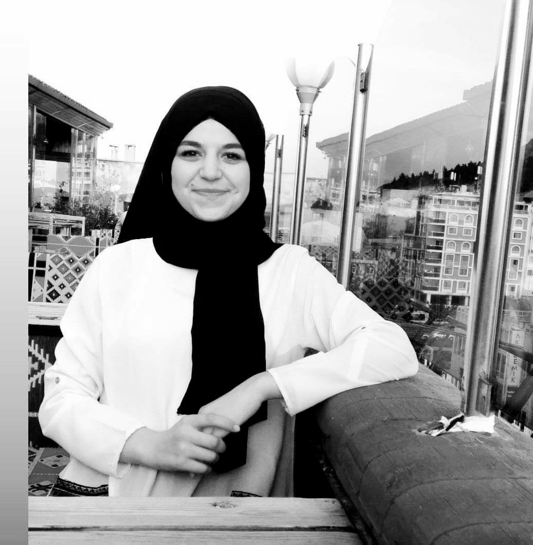 #GülnurKocabaş 22 yaşında. Manisa'da erkek arkadaşı tarafından öldürüldü! 

Sunay Akın söylemişti ; "Bizde hâlâ kız çocuğa bebek, erkek çocuğa tabanca alırlar. Sonra da düşünüyoruz, kadın cinayetleri neden var? Çok basit! Büyüdüğünde biri ötekini öldürecek! Bunu biz hazırlıyoruz”