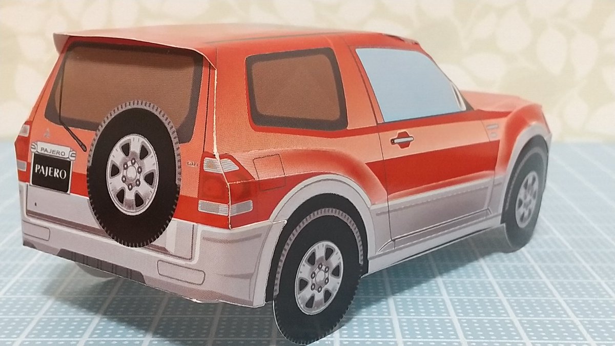 よし ペーパークラフト 三菱 パジェロ ショート 以前三菱自動車のホームページで公開されていた溝呂木陽さんの ペーパークラフト です パジェロ はロングとショートと選択ができるクルマでした パジェロは惜しまれつつ生産が終了してしまいました