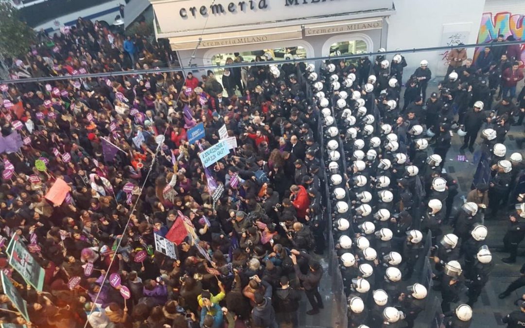 avrupakadin's tweet photo. Unsere Stärke liegt in unserer Solidarität, unsere Stärke in unserem Kampf! Männliche Gewalt ist ein globales Problem! 

#AllWomenProtestViolence https://t.co/jsNTMwxa33