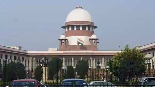 livemint's tweet photo. Supreme Court orders free travel, food for #migrant workers

(@bindra_japnam reports) 

https://t.co/bsntugE6XO https://t.co/X15BFQJEm4