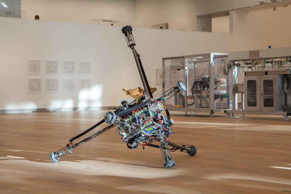 radio_vostok's tweet photo. Après 3 mois de repos forcé, le bus Vostok reprend du service et se pose chez @FLUXLab  pour une émission en direct de 16h à 18h.

Au programme des interviews et des performances du robot DAI

La fondation Fluxum soutient #culturevirale

@Bains_Geneva  #Deconfinement https://t.co/Yn6cuAbM4w