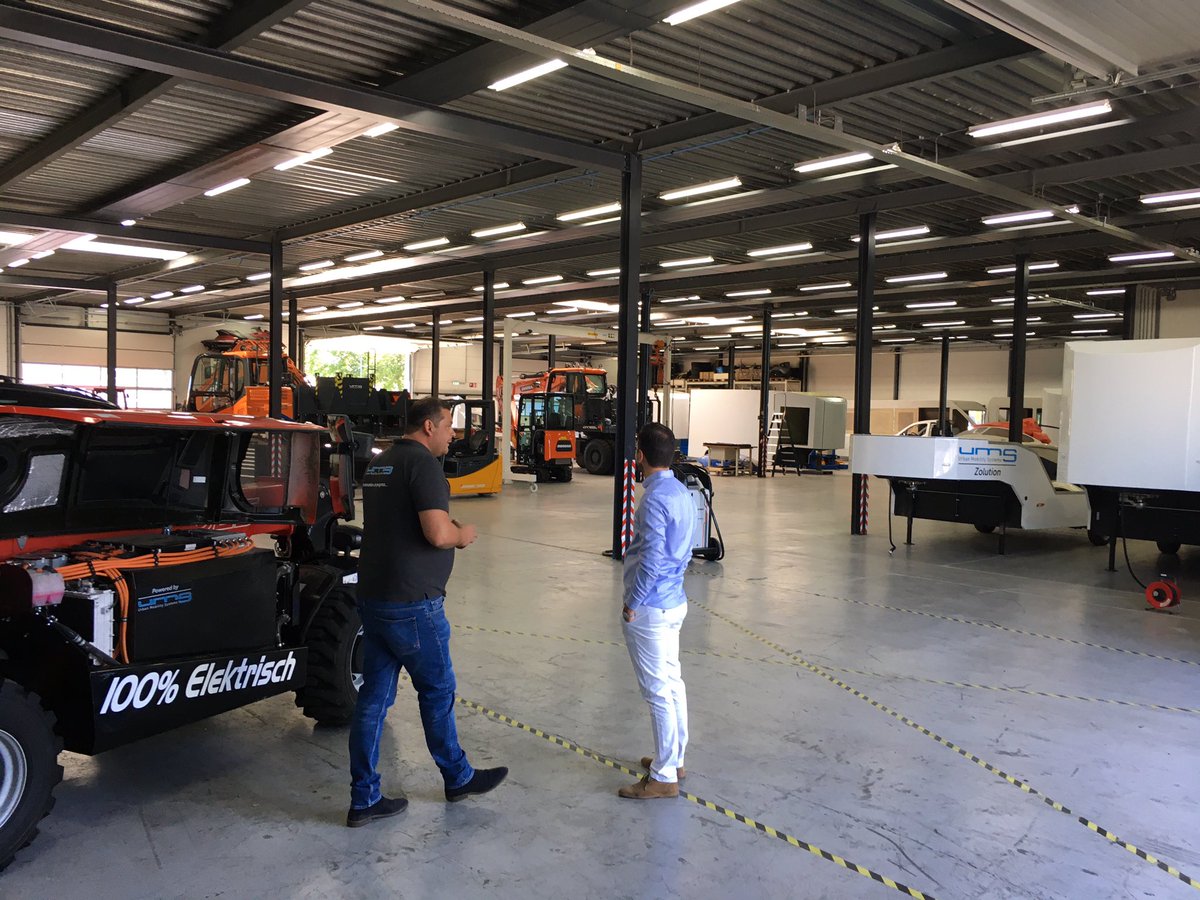 Te gast bij UrbanMobilitySystems in Oss, waar EV &amp; H2 aandrijflijnen worden gemaakt: ‘Kwaliteit, veiligheid en betaalbaarheid zijn essentieel voor versnelling’ aldus CEO/CTO Lars Kool. <a href="/provgelderland/">Provincie Gelderland</a> <a href="/vnoncwmidden/">VNO-NCW Midden</a> <a href="/systems_urban/">URBAN SYSTEMS</a> <a href="/economicboard/">The Economic Board Regio Arnhem Nijmegen</a> <a href="/BureauBrussel/">BureauBrussel Groene Metropoolregio ArnhemNijmegen</a> <a href="/StichtingKiemt/">Kiemt</a>