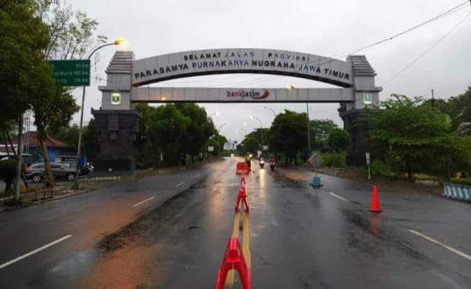 KampoengNgawi's tweet photo. Foto dari Razzan Hasnuaga
Tugu Perbatasan Jatim-Jateng di Mantingan.
Sopo sing wilayah #Ngabar iki? ~ Ngawi Barat https://t.co/n84Nx21ckh