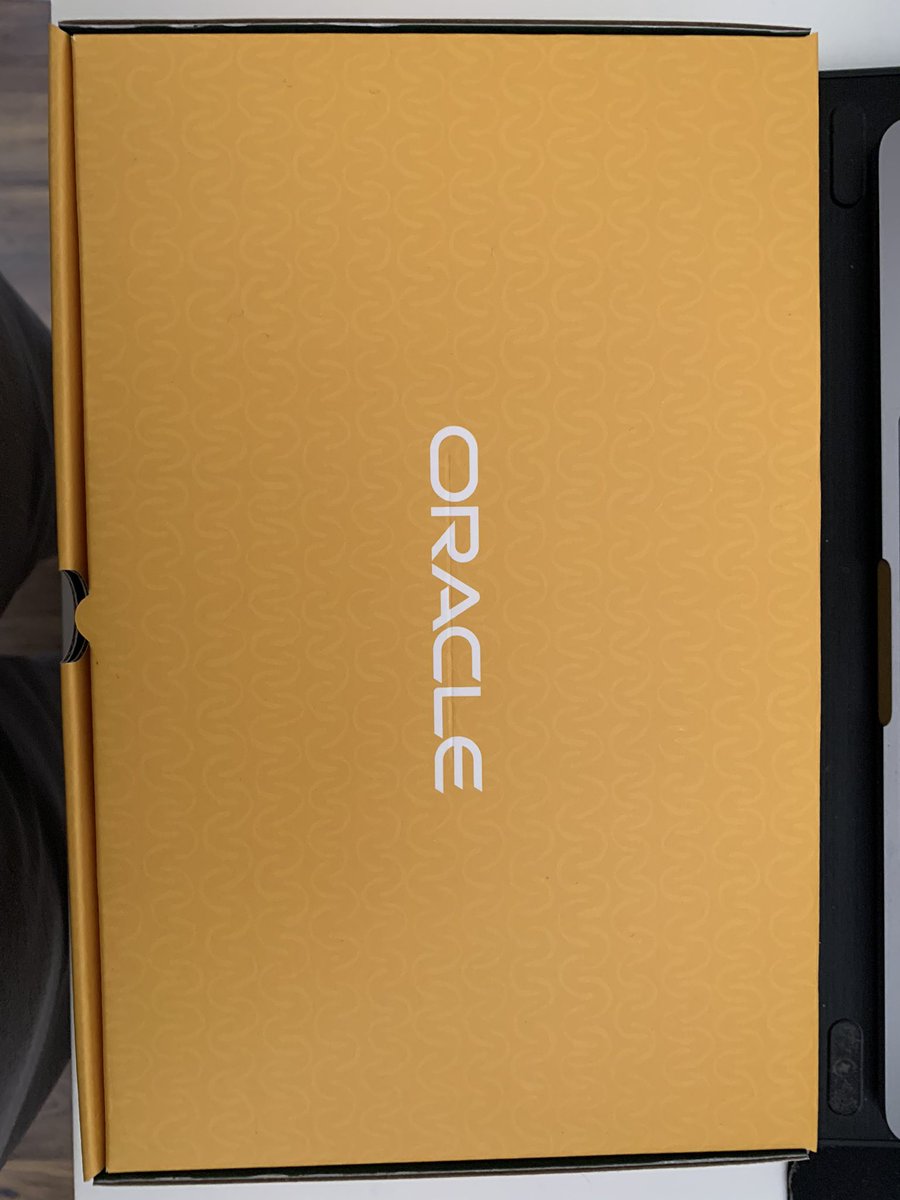 sisifc21's tweet photo. #proudtobeOracle @oracle_es thank you for this awesome surprise and you make my day!!! Happy to be an Oracle employee and part of this Spanish team! #oracle #oracleSpain https://t.co/JwnywDiLpi
