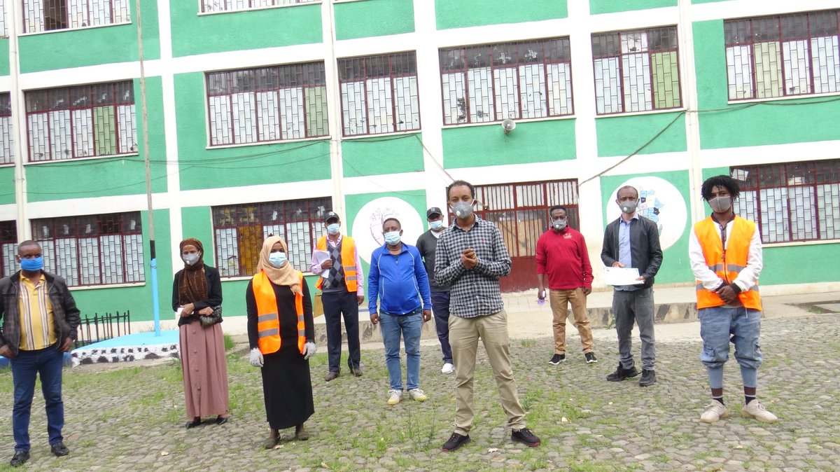 SmartUpAddis123's tweet image. Making the youth to participate in community outreach is one of the objective SmartUp Addis youth center , 
so that the youth  took part in volunteer activities at addis ketma worda 2 and 3 has donated Sanitazers and soap  @Africa_YMCA @smartupfactory