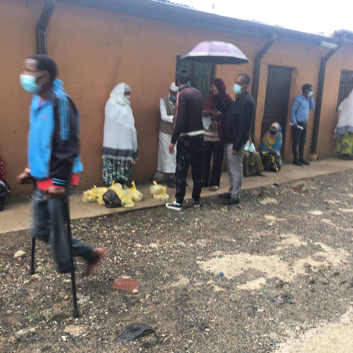 SmartUpAddis123's tweet image. Making the youth to participate in community outreach is one of the objective SmartUp Addis youth center , 
so that the youth  took part in volunteer activities at addis ketma worda 2 and 3 has donated Sanitazers and soap  @Africa_YMCA @smartupfactory