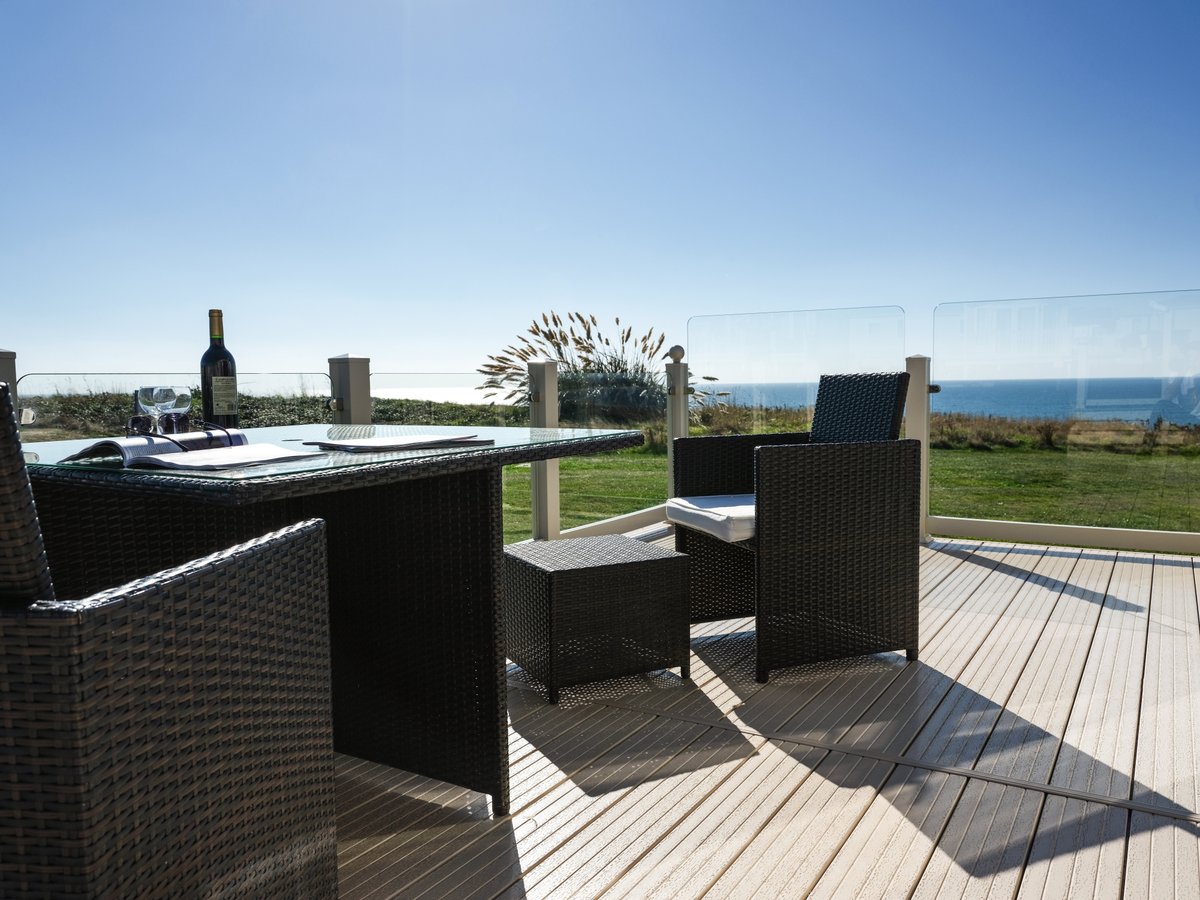 Looking for #inspiration for your outdoor living space for your holiday home this summer?
Start planning your new deck to make the most of this sunshine! You can see the full range on our website and please email us on sales@vinylsolutions.co.uk

#outdoorliving #business #decking