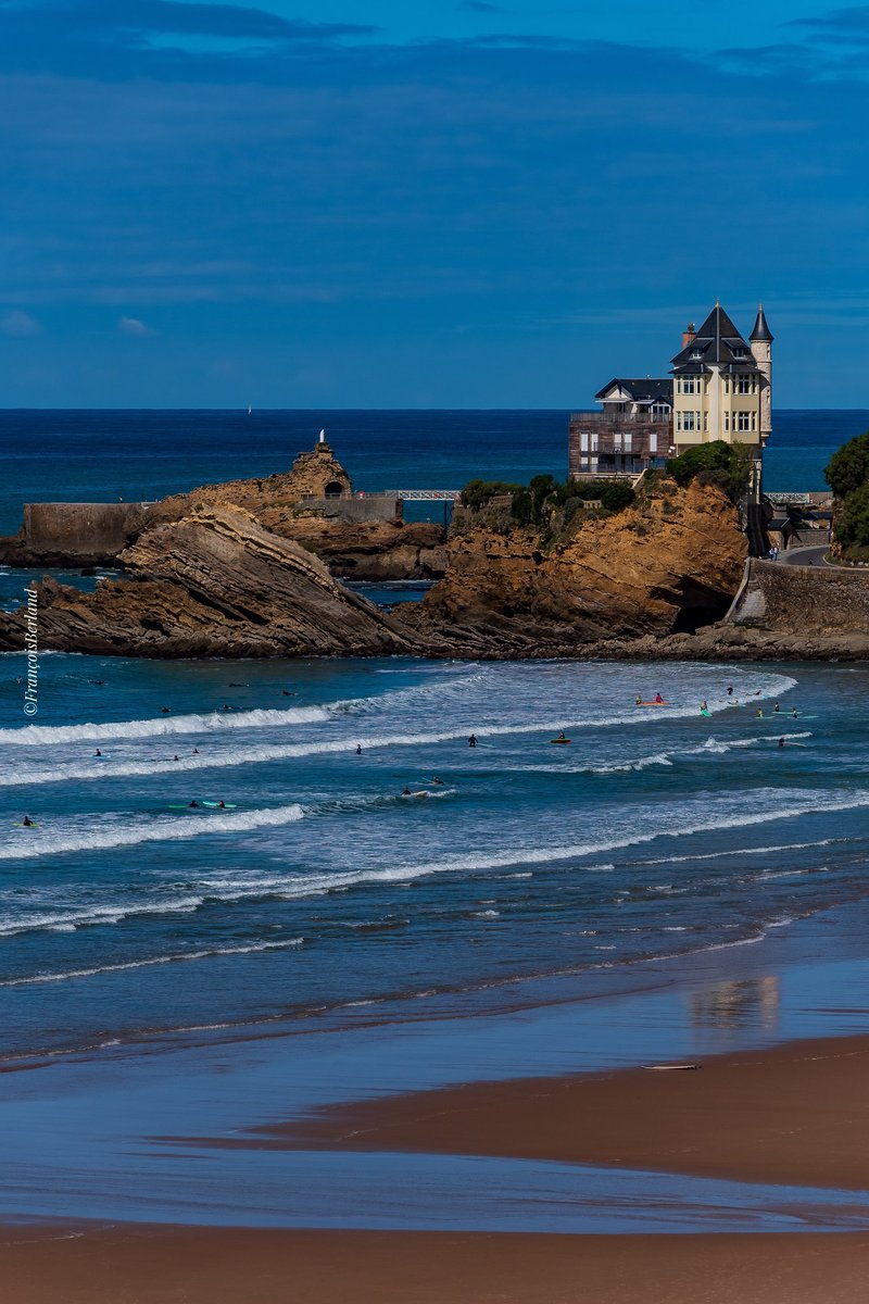 starbienatotxa's tweet photo. La elegancia de Biarritz . Por @FrBerl https://t.co/pFkaABFJKL