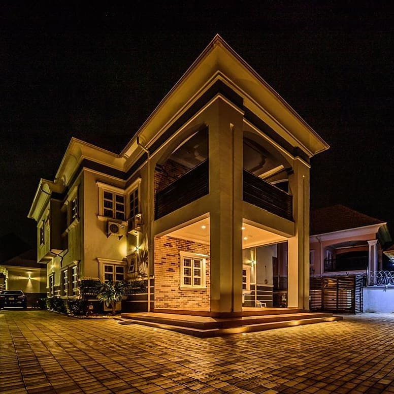 krinonservices's tweet photo. 5 Bedroom Duplex on 800 sqm land
Location: Mab Global Estate, Gwarinpa. Abuja.
NET price is 135 million
About the house:
Fully Furnished, security systems, CCTV cameras.
#thursdaymorning
#COVID19 #RealEstate #Abuja #naijanews #Naija #Bitcoin #MercenariesLoveMercyEke #Krinon https://t.co/cZO9b2mFSw