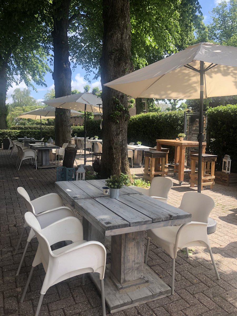 Vanaf 1 juni kunt U komen genieten op ons mooie terras!! Graag reserveren!
