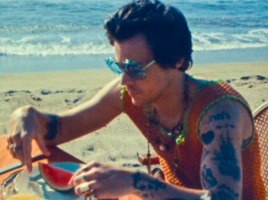 🍉 'Watermelon Sugar' by Harry Styles — Spotify Streams: 20 May - 1,569,936 21 May - 1,601,473 22 May - 1,968,935 23 May - 1,996,796 24 May - 1,872,219 25 May - 2,045,606 26 May - 2,086,571 27 May - 2,143,697 Total: 287,708,149 plays